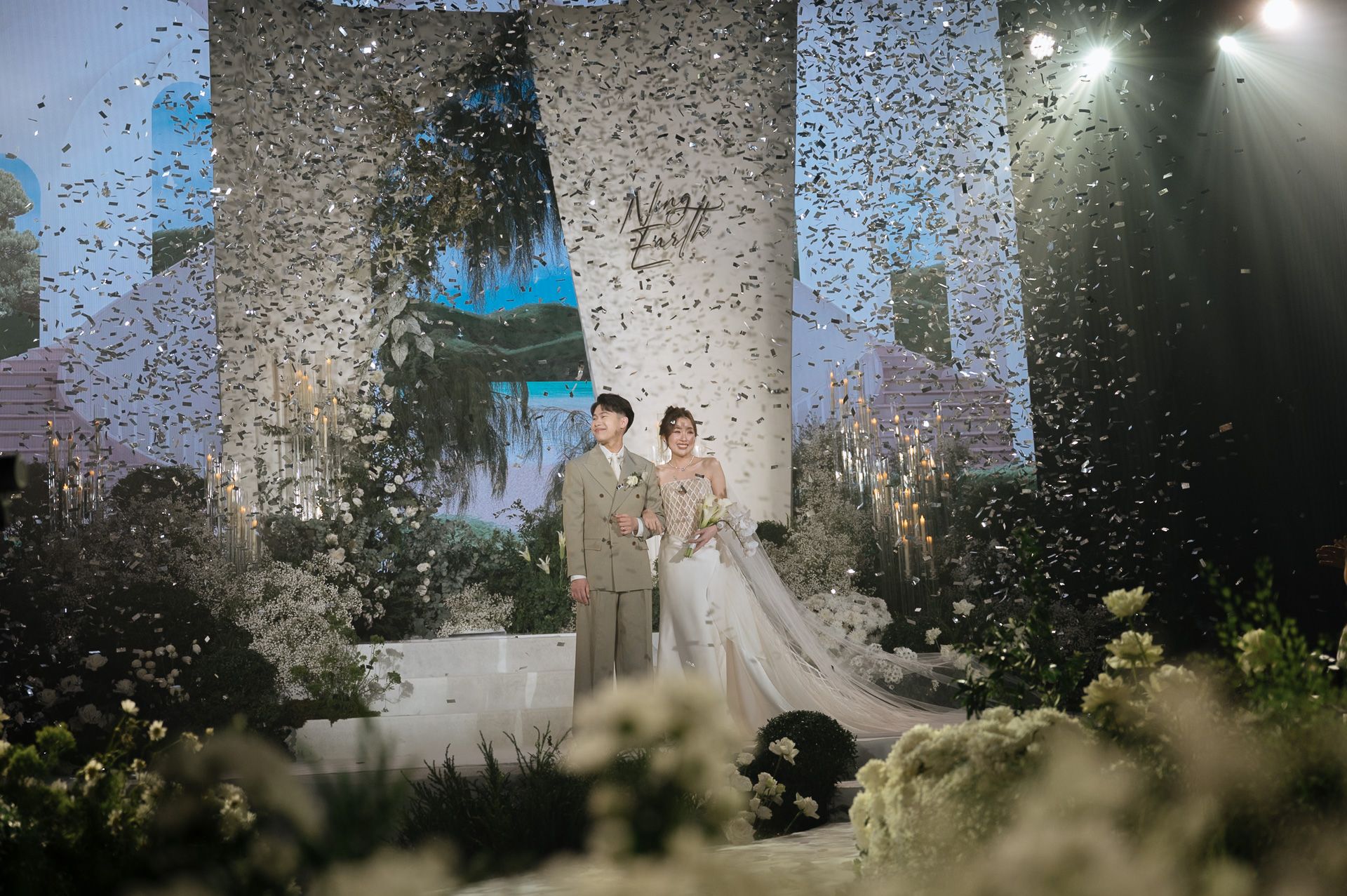 Wedding couple, confetti moment